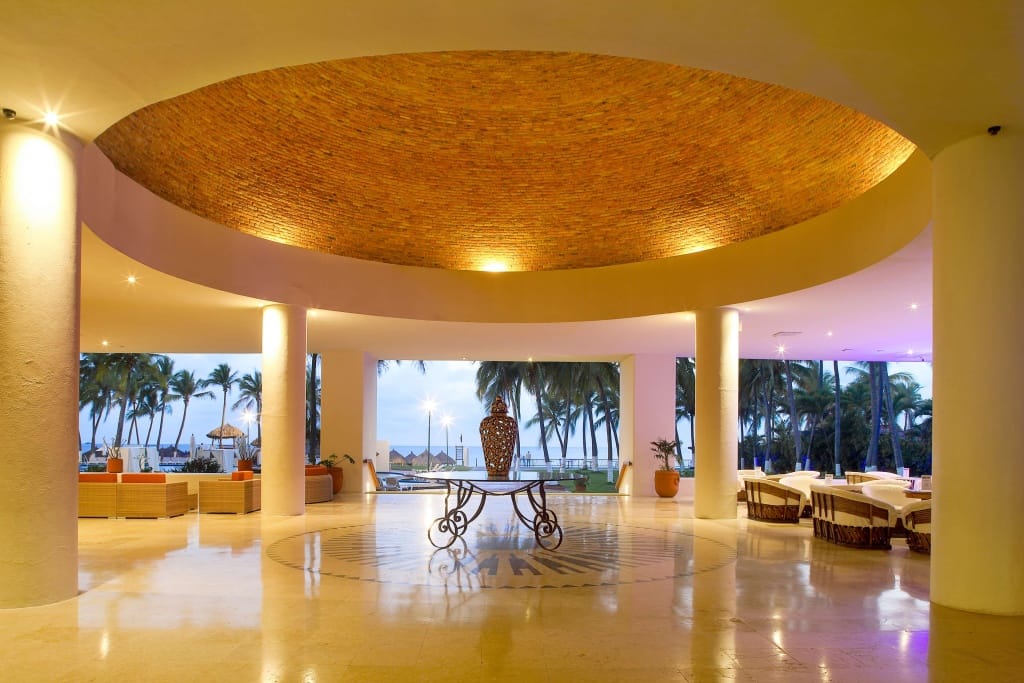 Hotel Emporio Ixtapa, photo 2 of 10
